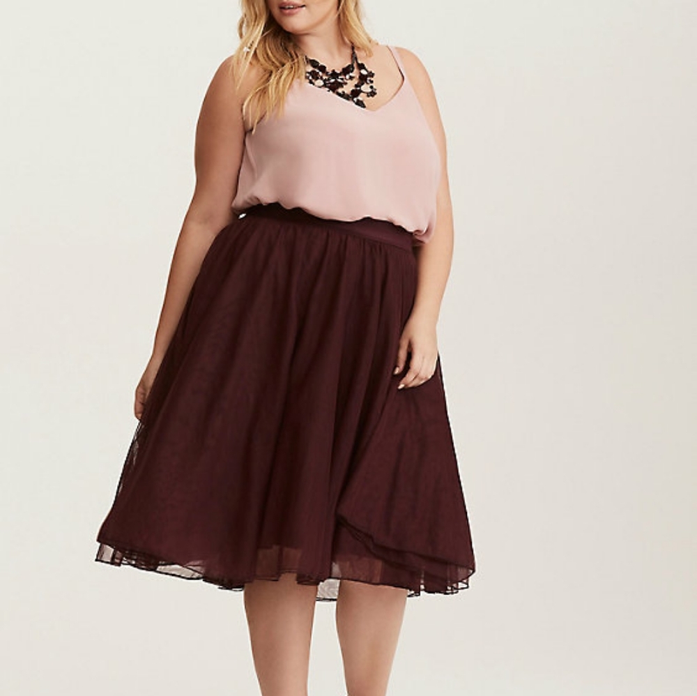 Tulle Mesh Midi Skirt in Wine